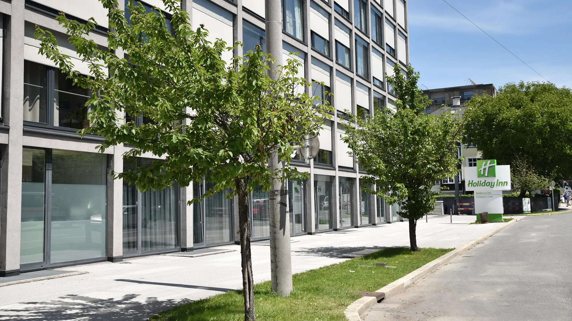 **** Отель Holiday Inn - Salzburg City By Ihg Австрия